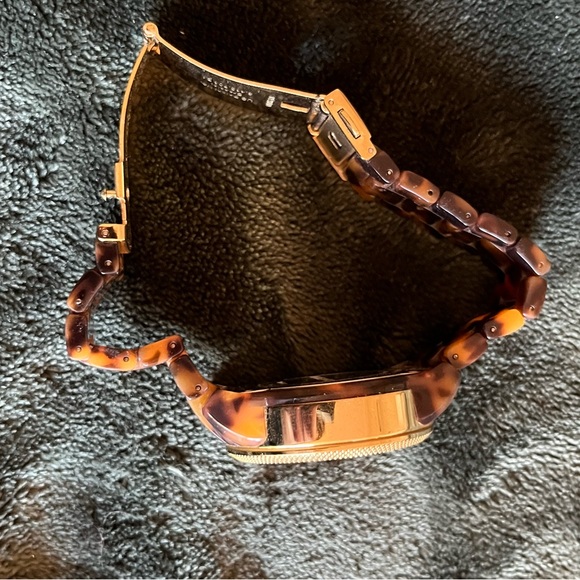 Michael Kors Tortoiseshell Watch - Picture 3 of 3